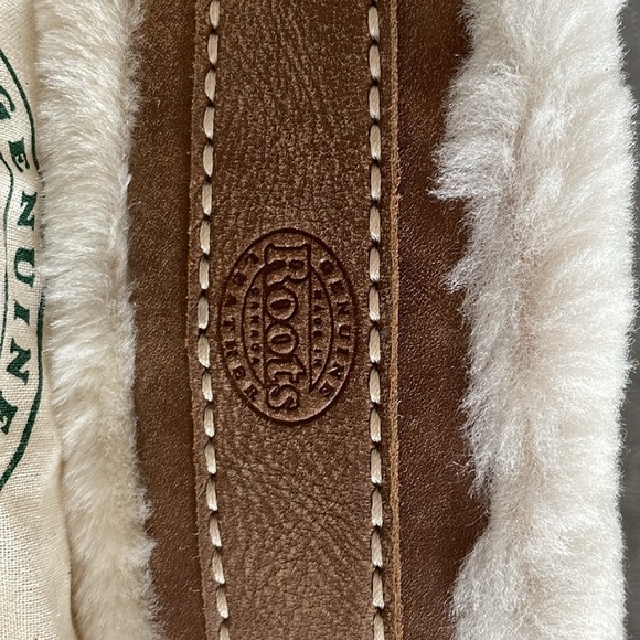 NWT Roots Small Lexi Bag in Shearling - Picture 7 of 11